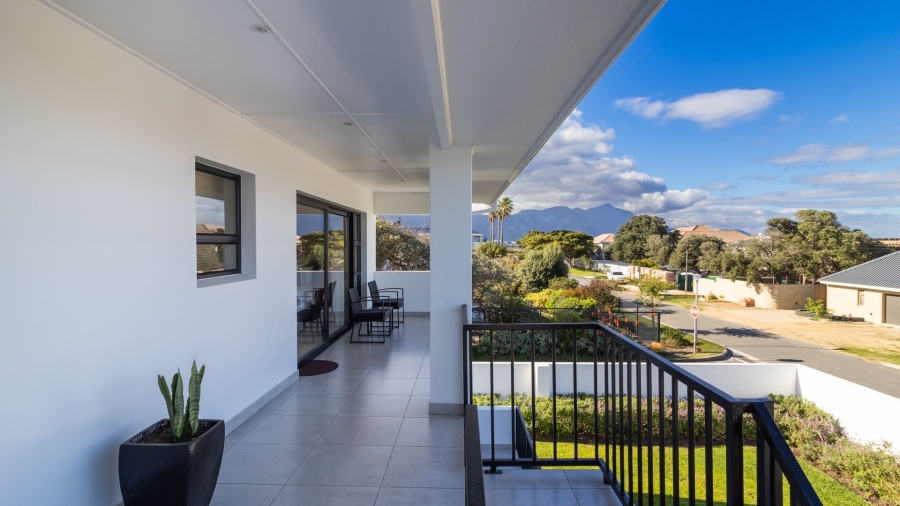 9 Bedroom Property for Sale in Westcliff Western Cape